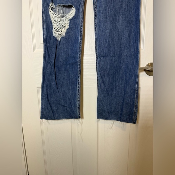 Hollister NWT low rise dad jeans with raw hem in medium wash. Size 0 - Picture 5 of 10